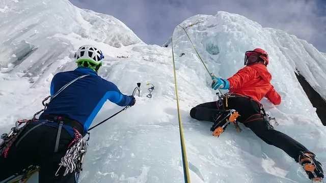 Gros plan des crampons à toute épreuve