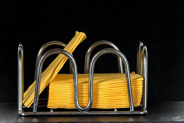 Rouleau d'essuie-mains en papier blanc