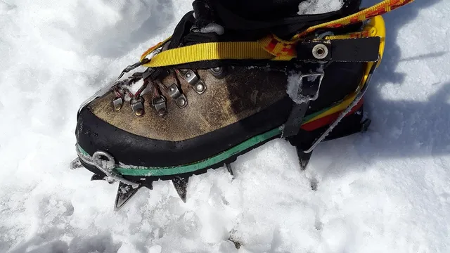 Botte recouverte de crampons